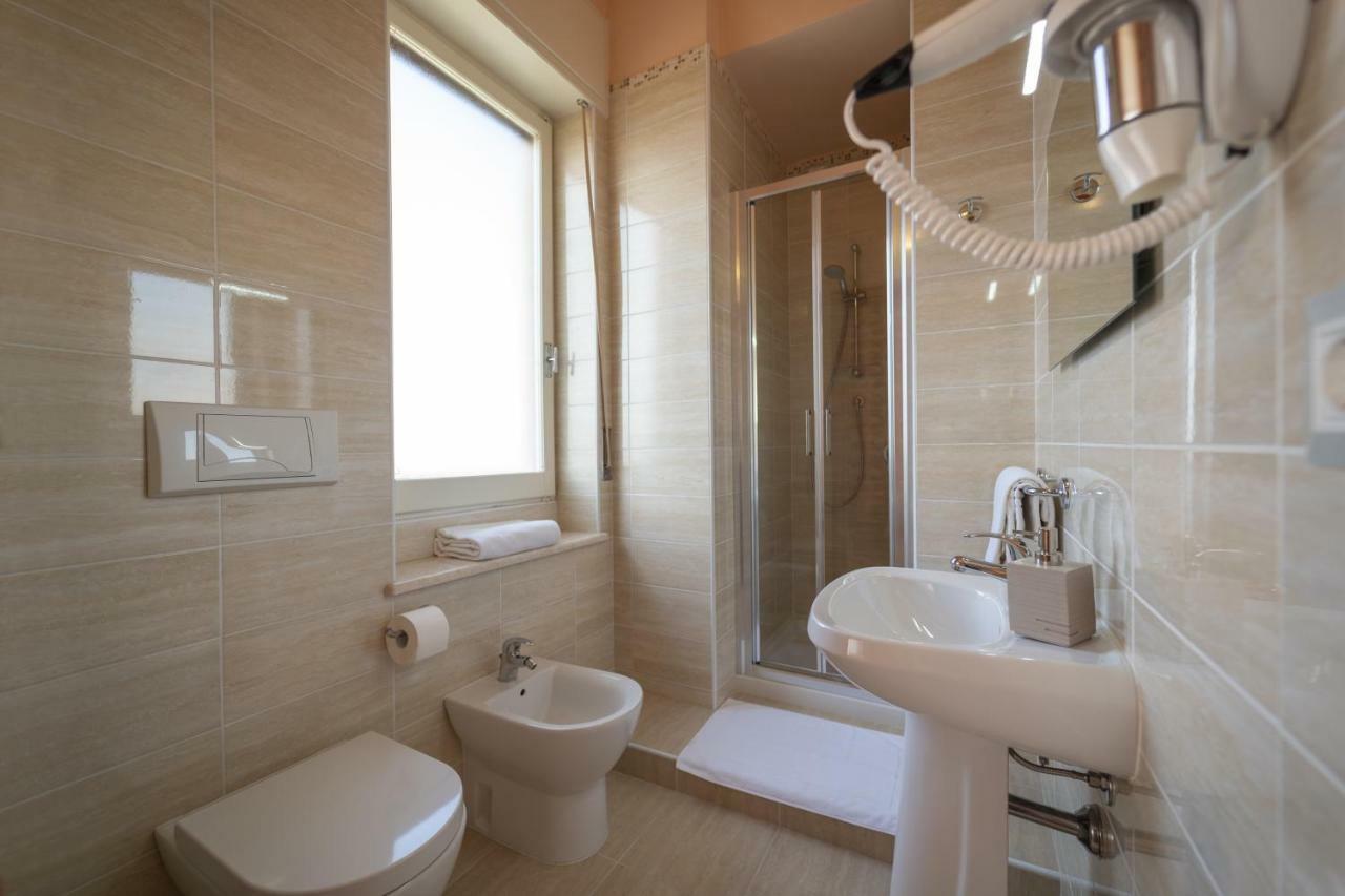 Budget Rooms Carbonazzi 17 Кальяри Экстерьер фото