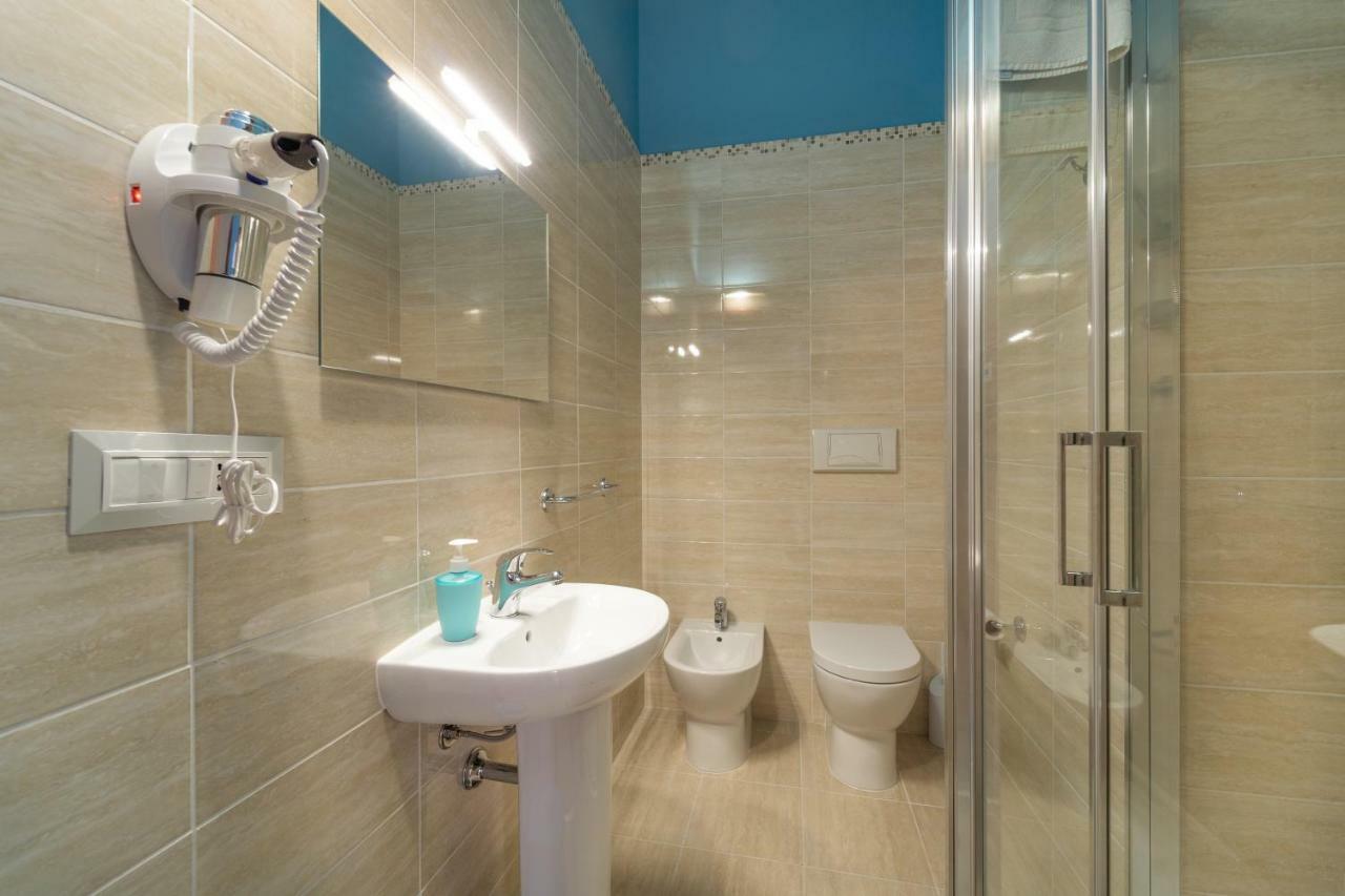 Budget Rooms Carbonazzi 17 Кальяри Экстерьер фото