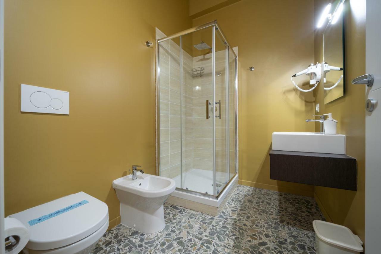 Budget Rooms Carbonazzi 17 Кальяри Экстерьер фото
